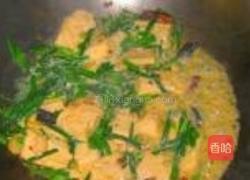 韭菜花闷臭豆腐的做法图解7