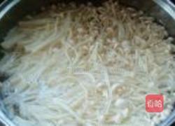 金针菇黄瓜炒鸡蛋的做法图解2