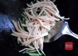 冬瓜皮炒千张的做法图解5