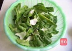 木耳小白菜的做法图解1