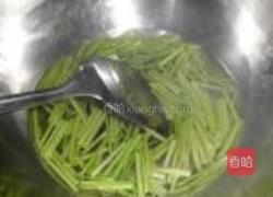 芹菜拌花生米的做法图解3