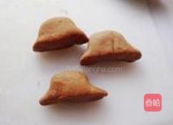 八字胡小丑的做法图解7