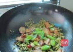 咸豆角炒腊肉的做法图解8