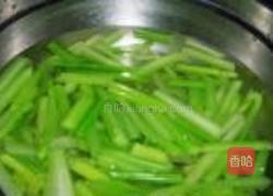 肉末尖椒炒芹菜的做法图解3