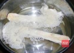 香菇鸡腿竹荪汤的做法图解1