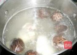 香菇鸡腿竹荪汤的做法图解6