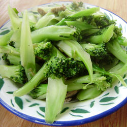 西兰花炒肉的做法[图]