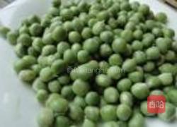 豌豆炒蛋的做法图解1