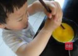 豌豆炒蛋的做法图解2