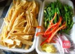 韭苔腐竹炒肉丝的做法图解1