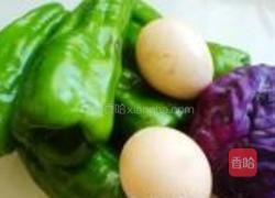 青椒炒蛋的做法图解1