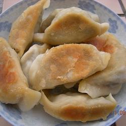 白菜干萝卜肉煎饺的做法[图]