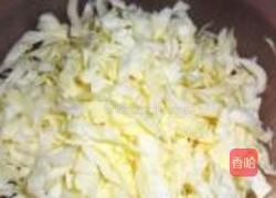 包菜粉条的做法图解1