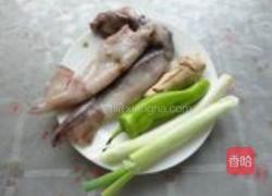 葱姜鱿鱼的做法图解1