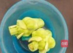 翡翠头排骨煲汤的做法图解1