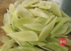 虾仁麻酱莴笋的做法图解2