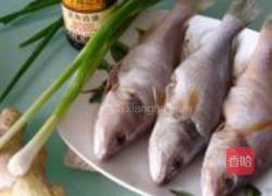 广式清蒸黄鱼的做法图解1