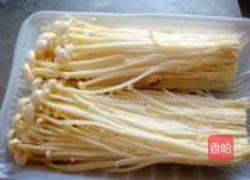 金针菇五花肉卷的做法图解1