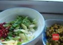 酸菜大茴焖的做法图解3