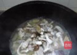 红酒排骨鹌鹑蛋的做法图解7