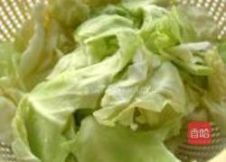 卷心菜炒腊肠的做法图解1