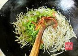 醋烹绿豆芽的做法图解4