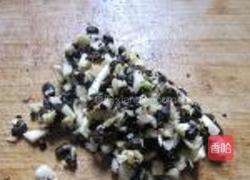 蒜头豆豉蒸黄骨鱼的做法图解1