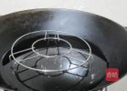 蒜头豆豉蒸黄骨鱼的做法图解3