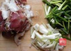 腊肉炒藠头的做法图解3