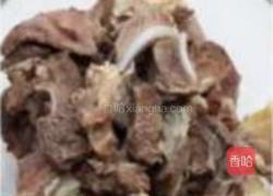 川式笋子牛腩煲的做法图解1