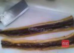 鳝鱼炒蒜苗的做法图解2