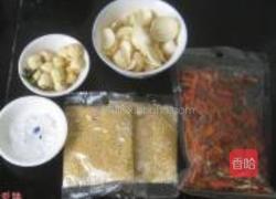 百合花莲子小米粥的做法图解1