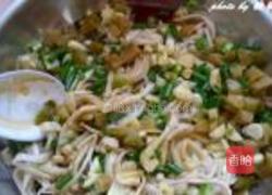 榨菜拌金针菇的做法图解5