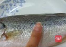 清蒸鲈鱼的做法图解2