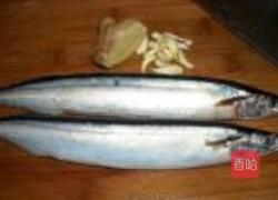 干煎秋刀鱼的做法图解1