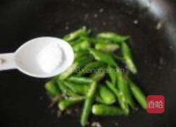 银鱼干炒绿椒的做法图解4