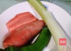 尖椒炒干豆腐的做法图解1