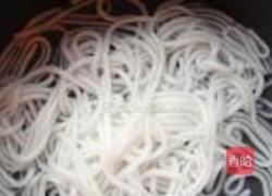 黄豆芽凉拌粉条的做法图解5