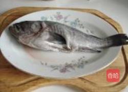油淋黑头鱼的做法图解1