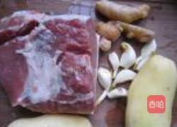 土豆烧牛肉的做法图解1