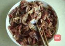 扁豆炒鸡胗的做法图解1