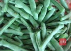 扁豆炒鸡胗的做法图解2