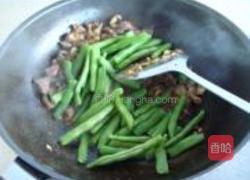 扁豆炒鸡胗的做法图解8