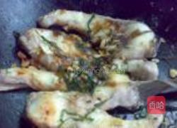 紫苏叶煎焗大海鲩的做法图解11