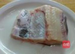 紫苏叶煎焗大海鲩的做法图解1