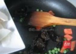 荸荠黑木耳炒肉片的做法图解4