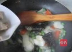 荸荠黑木耳炒肉片的做法图解7