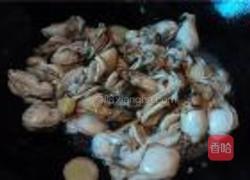 洋葱炒生蚝的做法图解4