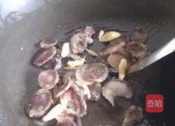 藜蒿炒香肠的做法图解5