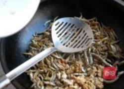 香炒小银鱼的做法图解2